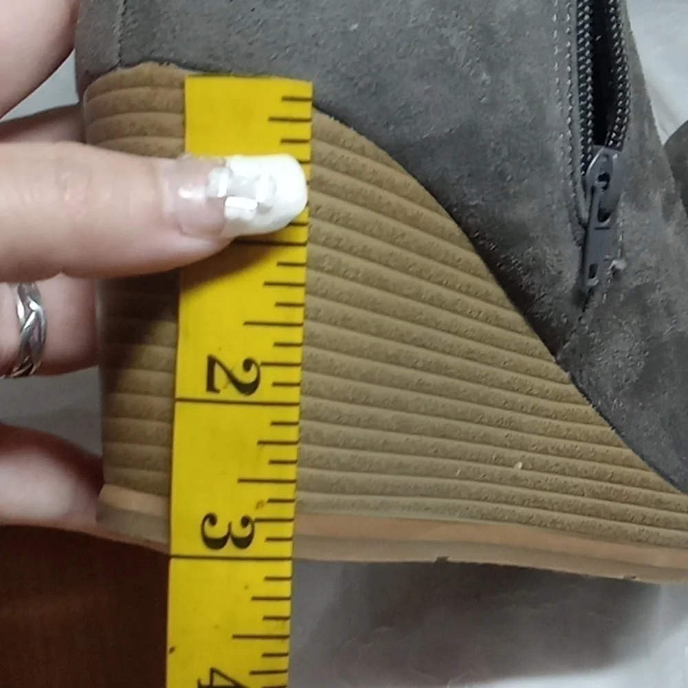 Cheeks fit body tony little ankle boots size 6